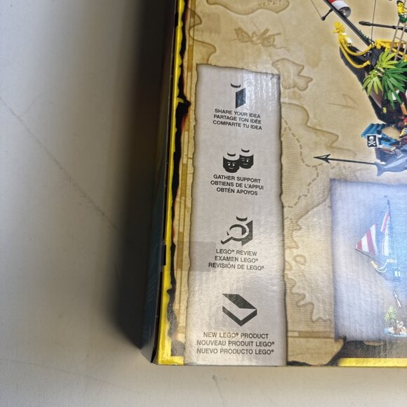 LEGO Ideas: Pirates of Barracuda Bay (21322) - Picture 3 of 6